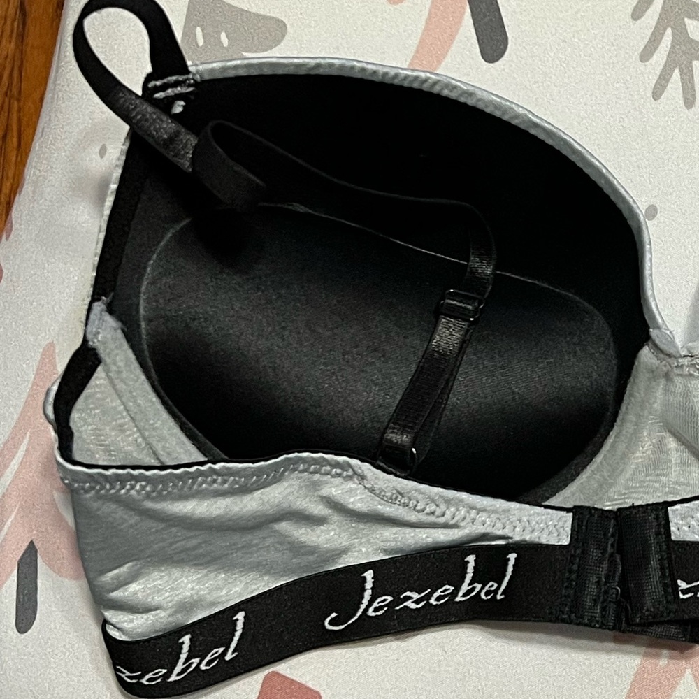 Jezebel Silver and Black Women's Bra - Picture 4 of 7